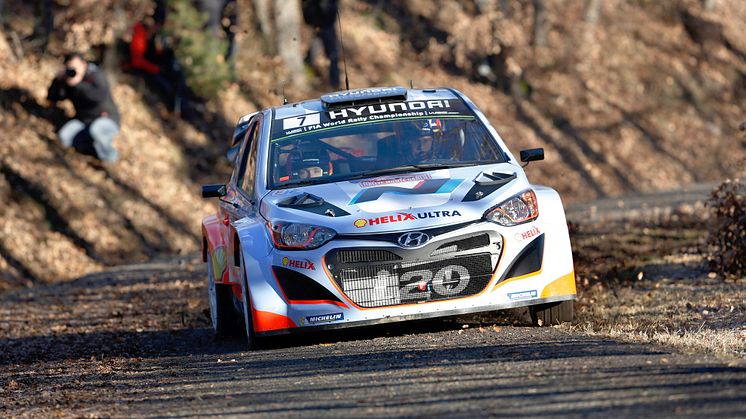 Thierry Neuville (B) klar for årets sesong