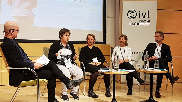 ”Vi kanske får se plasten som havets panda”, sa Emma Nohrén från miljömålsberedningen på Östersjöseminariet. I panelen deltog också moderatorn Jonas Henriksson och Åsa Stenmarck från IVL, Helen Andersson, SMHl, och Johan Augustsson, Lidl. 