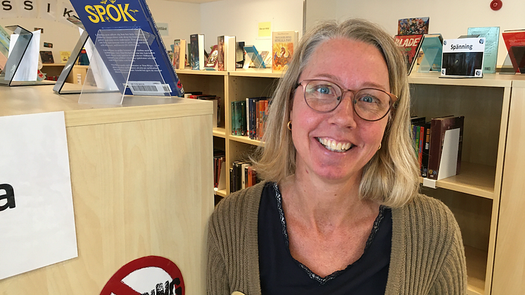 Ann-Britt Lindgren är skolbibliotekarie på Lindbackaskolans bibliotek - ett gemensamt skolbibliotek för tre skolor i Lindesberg.