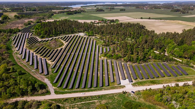 Sedan mitten av maj kan HSB Solpark i Strängnäs åter igen titulera sig som Sveriges största solpark. 