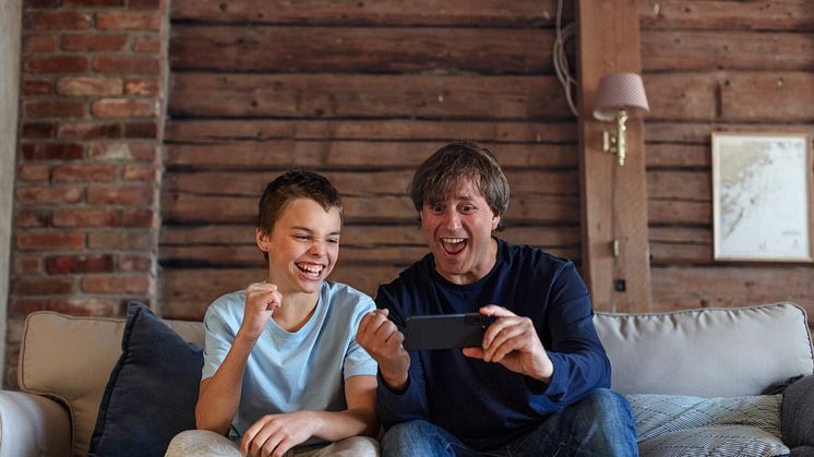 9 av 10 barn har smarttelefon: – Ta mobilpraten med barna