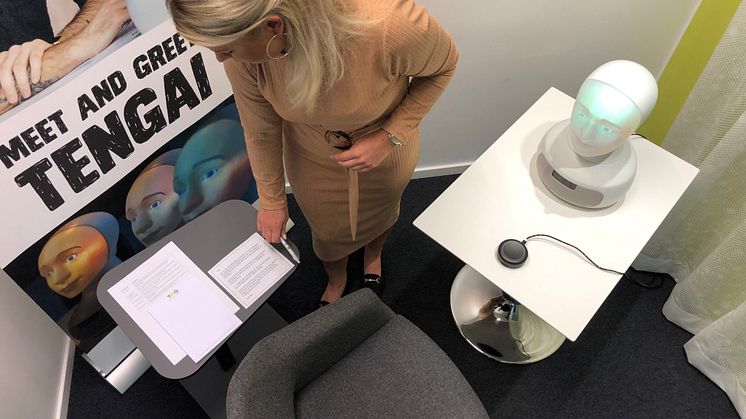 Linnea Wäringe and Tengai Unbiased preparing for a job interview at TNG HQ