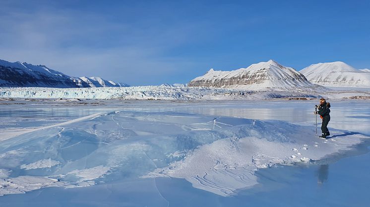 Isformasjoner skapt av grunnvannskilder på Svalbard rik på gass. Foto: Andrew Hodson