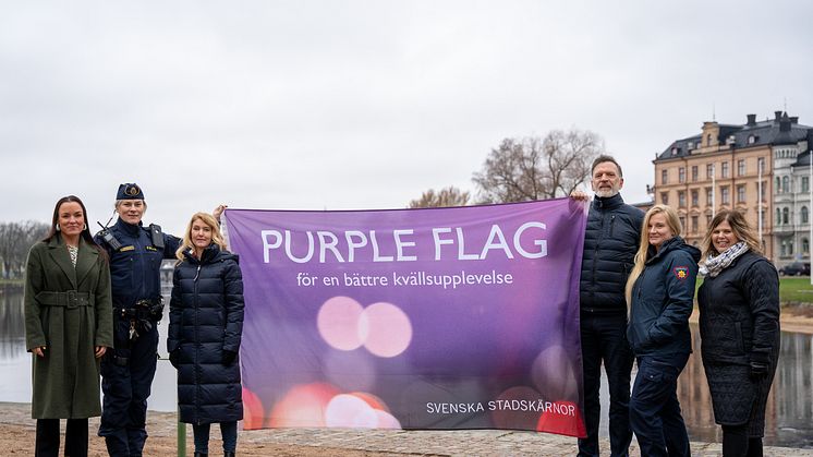Karlstad har just omcertifierats enligt Purple Flag. Från vänster: Linda Larsson, Ida Hasselroth, Åsa Nilsson, Patrik Norling, Frida Lejon, Lotta Wiandt.