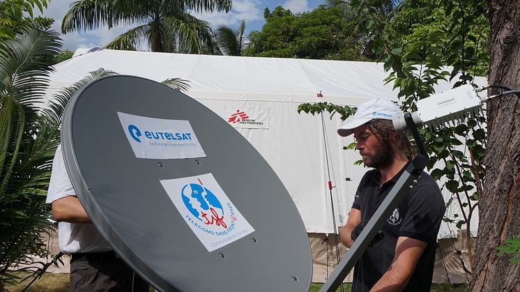 Eutelsat renouvelle son soutien à Télécoms Sans Frontières et devient mécène de l’ONG
