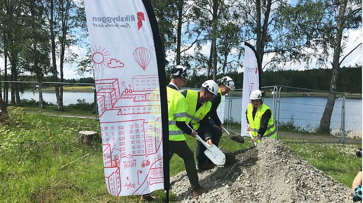 Första spadtaget för Riksbyggens 2:a etapp i Korseberg, Vänersborg