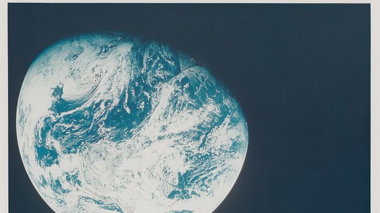 First human-taken photograph of the Planet Earth.jpg