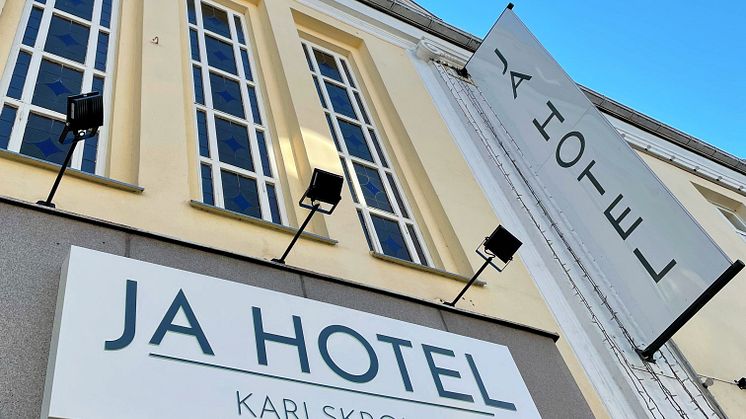 Vi är övertygade att JA Hotel i sin nya regi med en familj som brinner för värdskap kommer att göra succé - både hos hotellgäster och Karlskronaborna”, säger Johan Michelson, VD BWH Hotels Skandinavien.