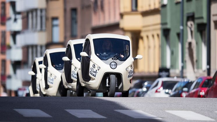 Startupen Bzzt har som mål att erbjuda 200 eldrivna podtaxi på Stockholms gator innan slutet av nästa år.