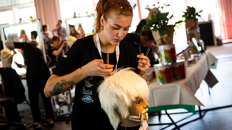 Veronika er frisørelev og var med til VM i Paris for frisører.