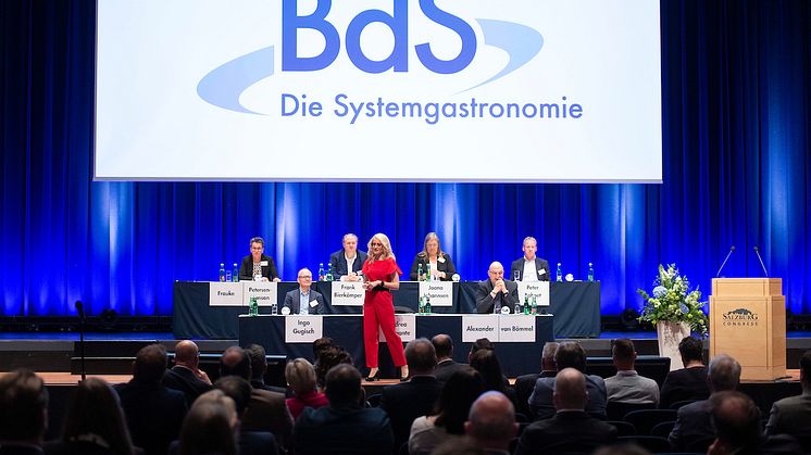BdS-Hauptgeschäftsführerin Andrea Belegante eröffnet die BdS-Mitgliederversammlung 2022