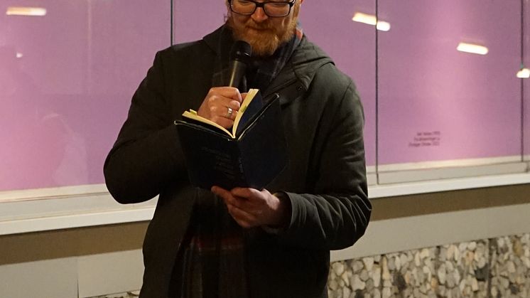 Geir Halnes leser dikt