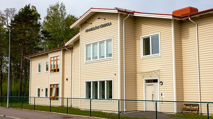 På förskolans dag invigs kommunens förskola i Hemmeslöv.