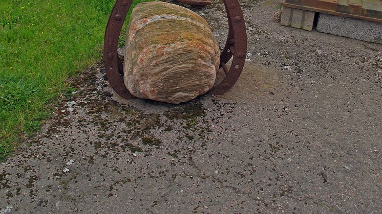 En stensax som står på Kyrkbacken i Ven. Foto: Olle Nordell