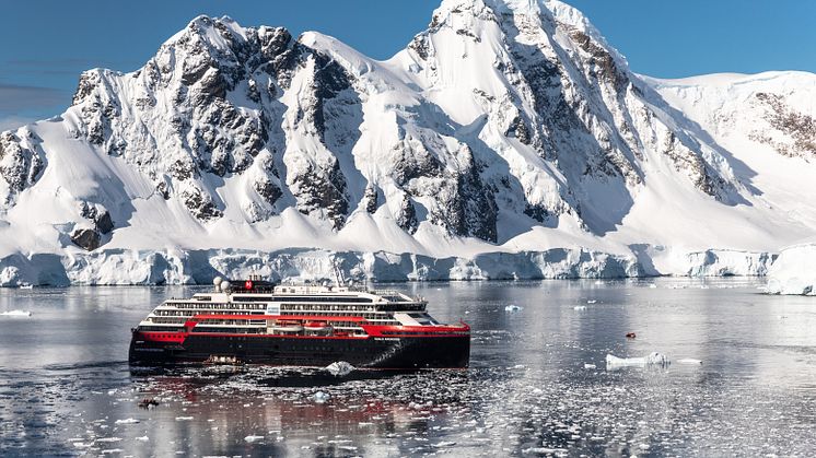 EPIC EXPERIENCES: Hurtigruten Expeditions’ new series of Grand Expedition Cruises includes three Pole-to-Pole expedition spanning over four continents from the Arctic to Antarctica. Photo: Oscar Farrera / Hurtigruten Expeditions 