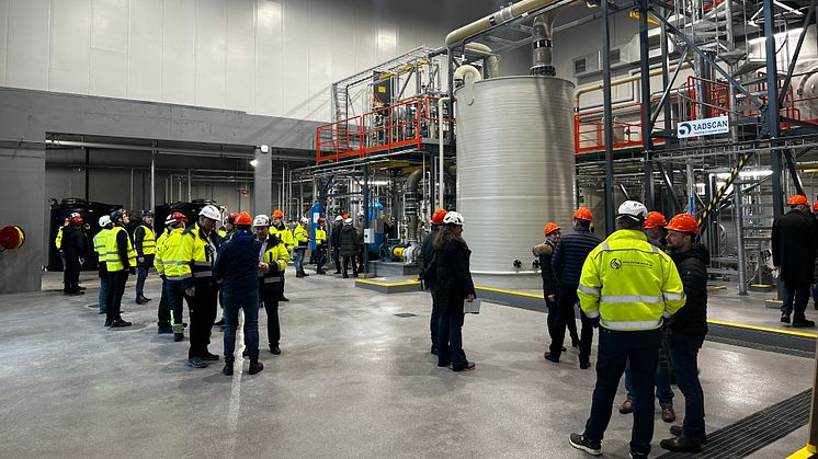Bild från invigningen av Hässleholm Miljös nya anläggning för rökgasrening- och rökgaskondensering.  