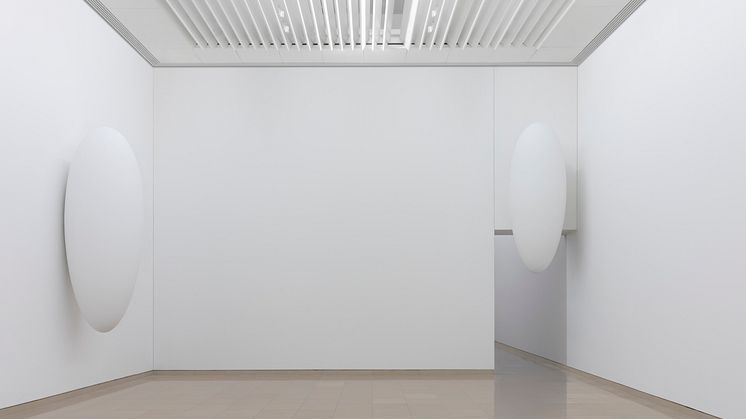 Tarik Kiswanson, Mirrorbody, installationsvy Carré d’Art – Musée d’art contemporain, Nîmes. Foto: Vinciane Lebrun