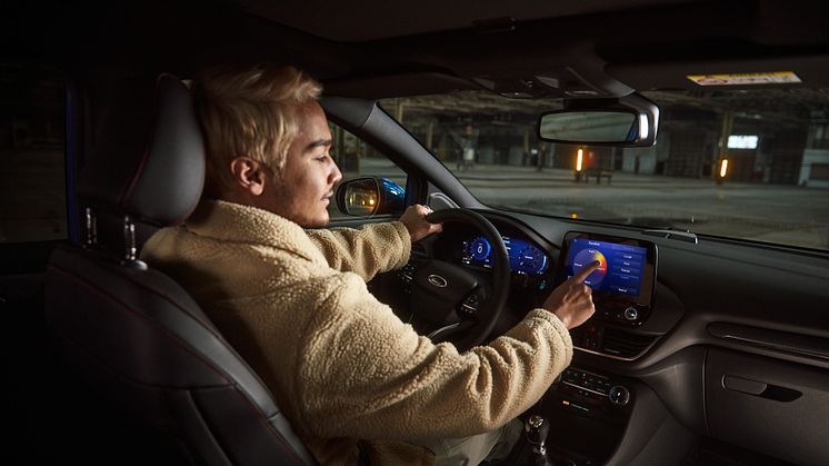 Nová funkce Beosonic™ ve vozech Ford vybavených audiosystémem B&O umožňuje řidiči či spolucestujícímu nastavit zvuk přesně tak, jak chtějí, jediným dotykem.