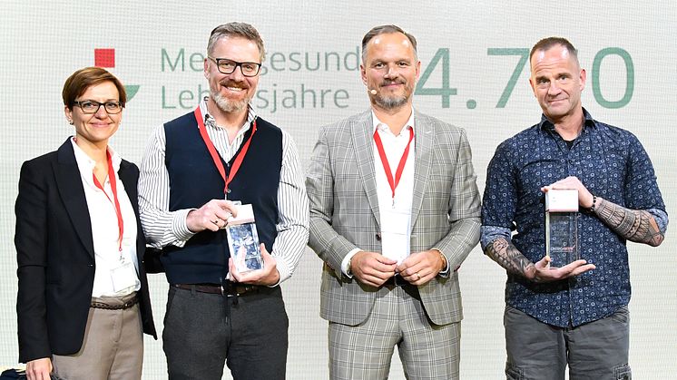 Die Gewinner des Mehr-Gesunde-Lebensjahre Awards: Brigitte und Stefan Penther (2. Platz), FPZ Geschäftsführer Dr. Frank Schifferdecker-Hoch, Matthias Hoppe (1. Platz)