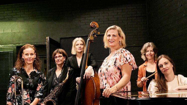 Sisters of Jazz med  Lis Wessberg (DK), Pernille Bévort (DK),  Ida Hvid (DK), Anna Pauline Andersson (SE), Benita Haastrup (DK) och Catrine U. Frøhlund (DK). Foto: Sofie Barfoed