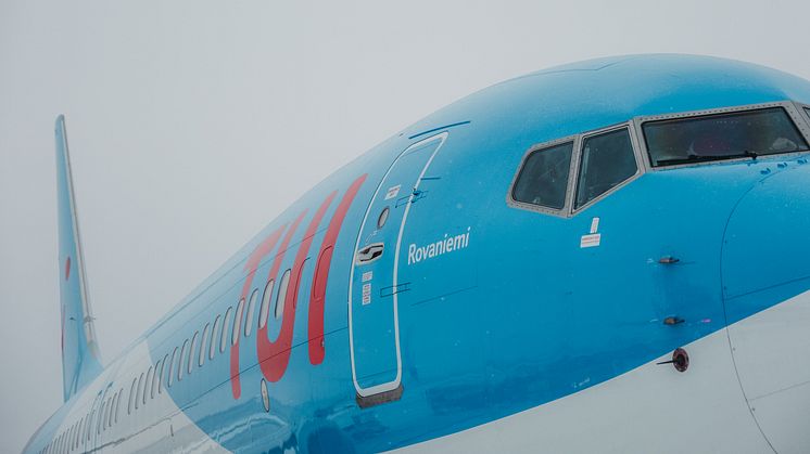 Lapin talvilomakausi alkoi isompana kuin koskaan – TUIn uusin Boeing 737-8 sai nimekseen ”Rovaniemi”