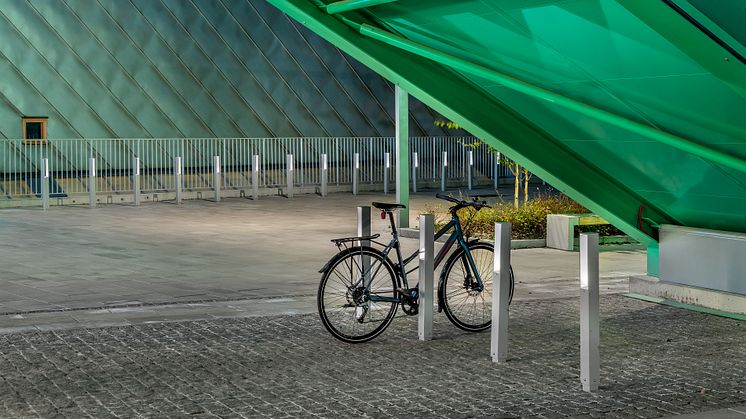 Blenda cykelpollare med LED-belysning, Blenda Design. Tomteboda Stockholm. Foto: Jann Lipka