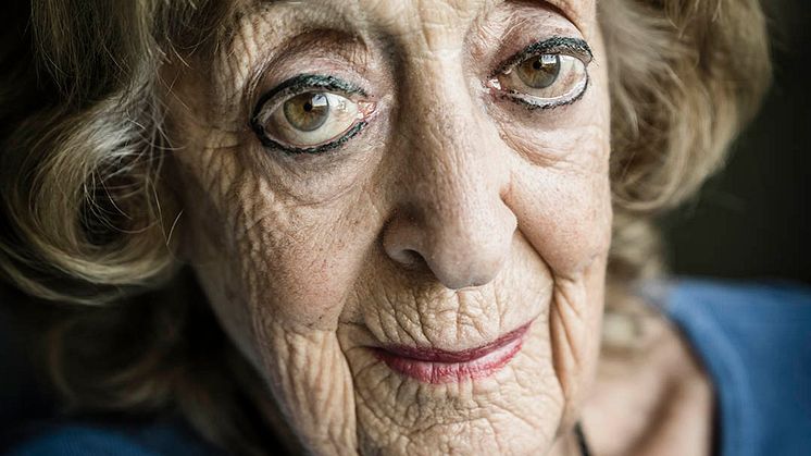Ruth Berlinger, en av de överlevande från Förintelsen som medverkar i utställningen Speaking Memories – Förintelsens sista vittnen. Foto: Karl Gabor.