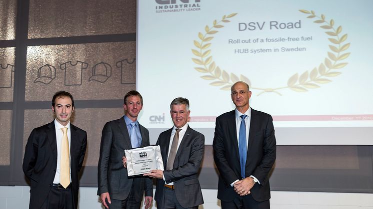 Receiving the award (from left to right): Fabrizio Sanna, Head of EMEA Logistics Contracting (CNH), Crispijn Roos, Global Account Manager (DSV), Wilbert Tholhuijsen, Divisional CCO (DSV Road), Dror Noach, VP Global Logistics (CNH)