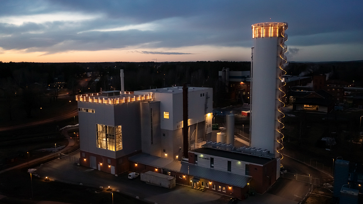 Värmeverket vid Byälven i Säffle använde tidigare främst spillvärme från närliggande industri för att producera energi. Nu är det i huvudsak ickefossila restprodukter från trä- och pappersindustrin som värmer Säffle.