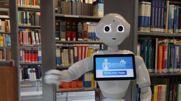 Humanoider Roboter "Wilma" als Helfer in der TH_Hochschulbibliothek.