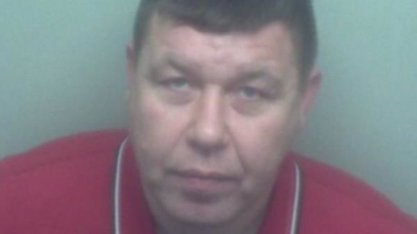 Window tapping tobacco smuggling duo jailed