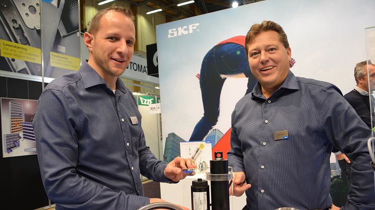 Jörgen Wingårdh and Johan Fritzon present the new CAHB-22 actuator at the SKF stand.