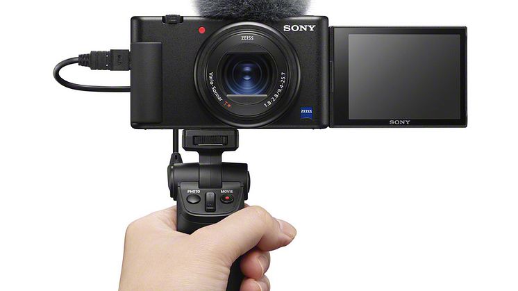 Sony ZV-1_SGR1_ON_Hand-Mid