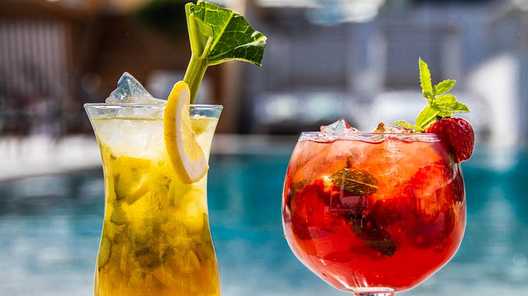 Mocktails – som ju är cocktails utan alkohol, är perfekta som fördrink. Både dessa recept kan du enkelt göra om till en traditionell cocktail om du önskar det.