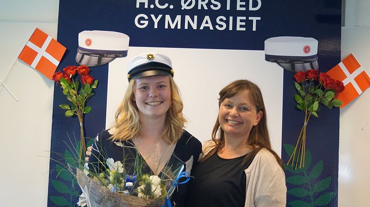 Maria Juul Jørgensen og rektor på H.C. Ørsted Gymnasiet i Lyngby, Christine Lehn-Schiøler.
