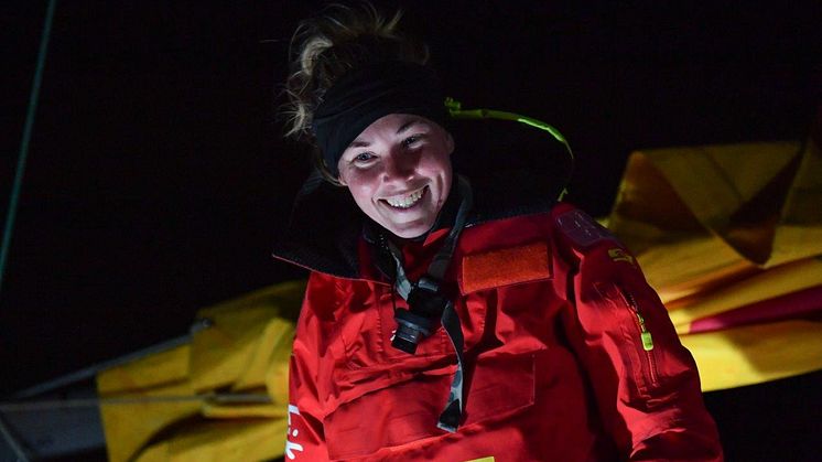 DHL-sponsrade Susie Goodall, den yngsta och enda kvinnliga deltagaren i seglingstävlingen Golden Globe, har anlänt till Storm Bay, Australien