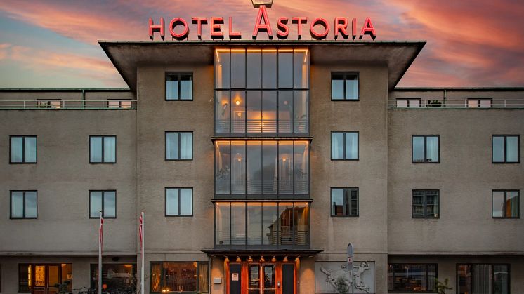 Med sin centrale beliggenhed tæt på indkøb, restauranter, seværdigheder og transportmuligheder er Hotel Astoria et godt udgangspunkt for alle, der ønsker enestående overnatning på den bedste adresse.