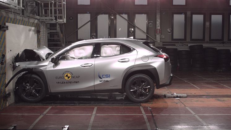 Lexus UX Frontal Full Width test May 2019