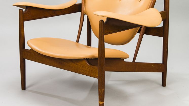 Ikoniska hövdingstolen av Finn Juhl på Helsinki Design Sale