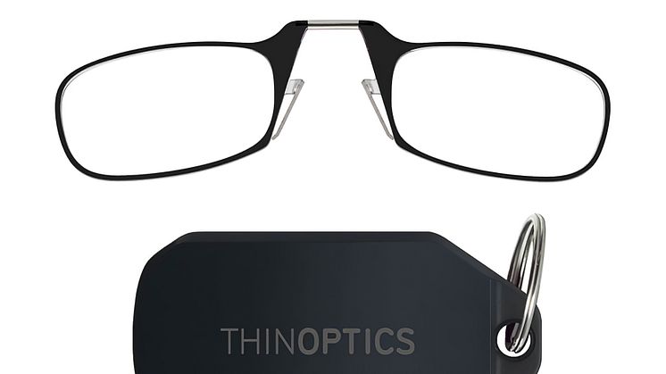 Läsglasögonen viks enkelt ihop i ett platt fodral med nyckelring