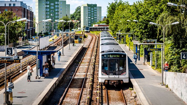 OPPGRADERING: Frem til om lag mai 2023 skal T-banelinjene 1, 2, 3 og 4 kjøre på samme spor forbi Brynseng T-banestasjon. Målet er å oppgradere den nesten 100 år gamle T-banetraseen som eksisterer i dag (foto: Sporveien).