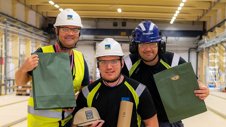 Jonas Davidsson, Daniel Gunnarsson och Daniel Gustafsson - vinnare i BoKloks medarbetartävling under årets Safety Week. 