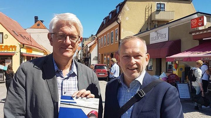 Från vänster i bild: Johan Carlson generaldirektör, Folkhälsomyndigheten och Peter Månehall ombudsman, Hiv-Sverige.