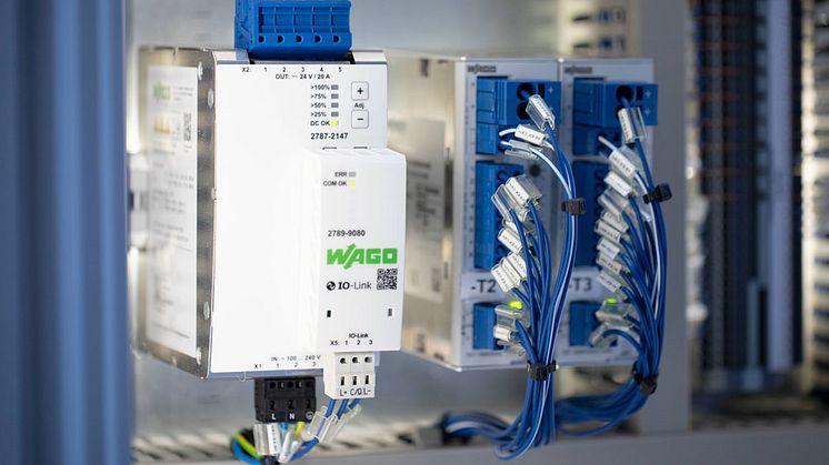 WAGOs DIN-Rail-nätaggregat från Pro 2-serien kan utvidgas med en kommunikationsmodul för datautväxling via en PLC eller IoT-gateway. Foto: WAGO
