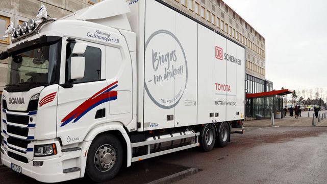 Transporter vid Toyotas truckfabrik i Mjölby går på biogas