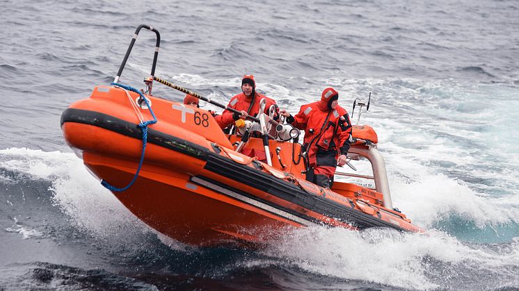 “It is essential that ESVAGT maintains its advantage in sailing Fast Rescue Boats (FRB) and a team of recently appointed FRB assessors will contribute significantly to that” says Steffen Rudbech Nielsen, Head of Ship Management, Operation.