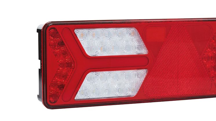 The Ermax tail light is made of polycarbonate with an impact resistant 17 times higher than that of conventional acrylic or ABS used in the automotive industry. 
