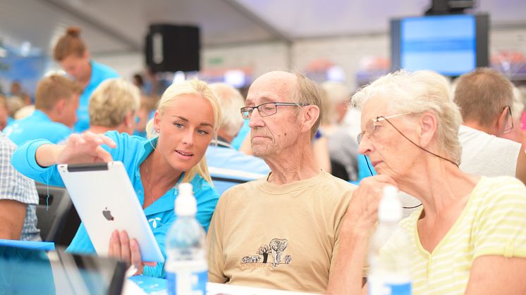 Under Arendalsuka arrangerte Telenor i samarbeid med Pensjonistforbundet Internett for alle- kurs for nesten 100 eldre over 65 år.  Foto: Martin Fjellanger, Telenor.
