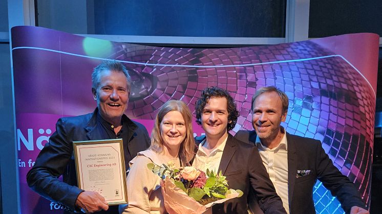 C3C Engineering får Växjö Kommuns Innovationspris 2023. På plats för att motta priset var Marcus Richardson, Maria Gustavsson, Linus Trulsson och Tobias Axelsson-Runbjörk