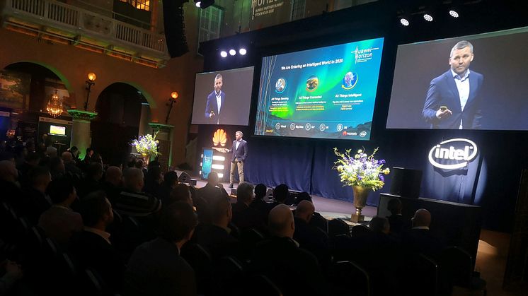 Kenneth Fredriksen, Executive Vice President of CEE&Nordic European Region, öppnar Nordic Partner Summit Horizon 2020 på Grand Hôtel. (Foto: Anna Idbrant/Huawei)